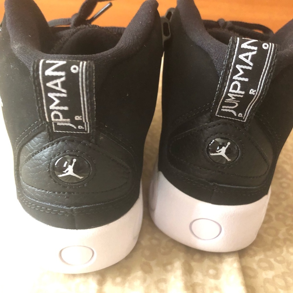 Basketball shoes